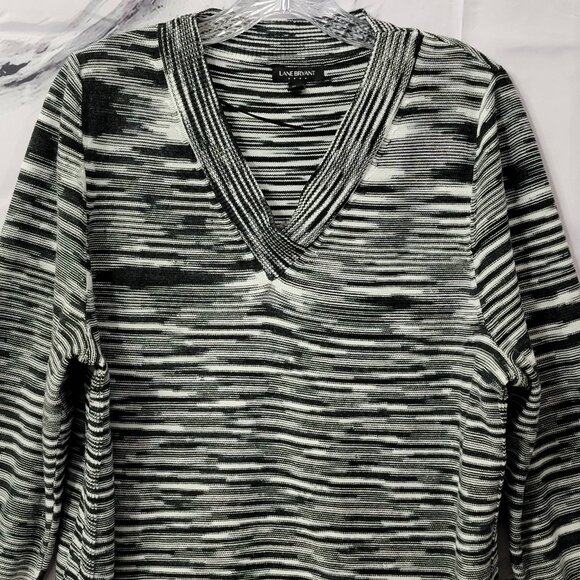 Lane Bryant Women's Plus Size 14/16 Black White Striped V-Neck Tunic Top - Picture 3 of 6
